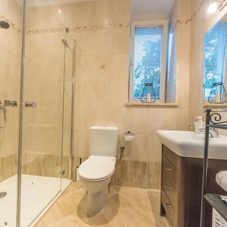 Apartament W Rezydencji Nad Stawem *
